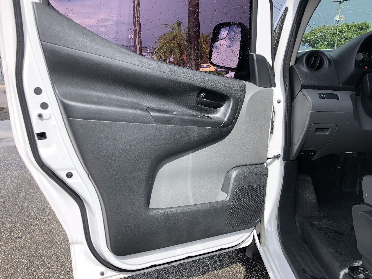 Vehicle image 6 of 12