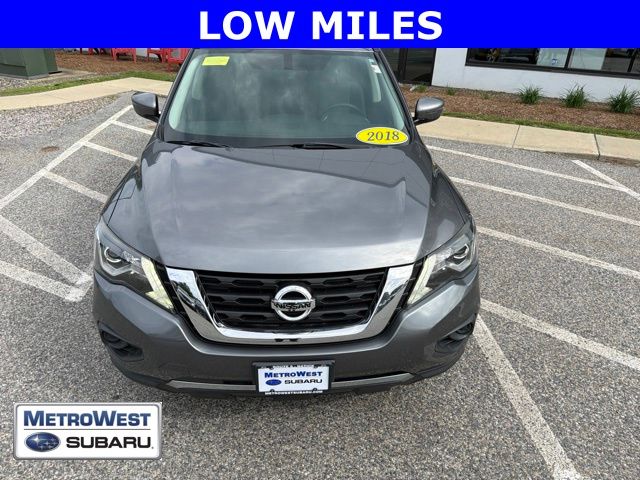 2018 Nissan Pathfinder S Image 3 of 37