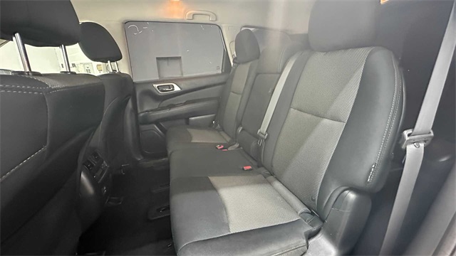 Vehicle image 12 of 28
