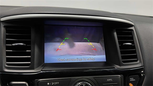 Vehicle image 21 of 28