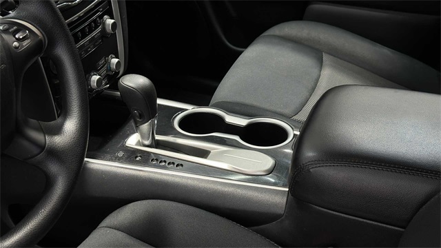 Vehicle image 22 of 28