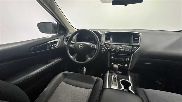 Vehicle image 16 of 28