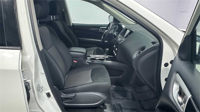 Vehicle image 10 of 28