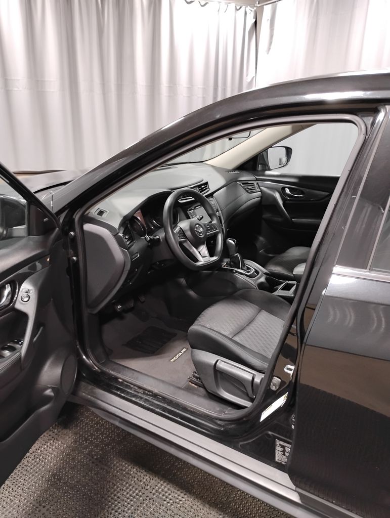 Vehicle image 10 of 39