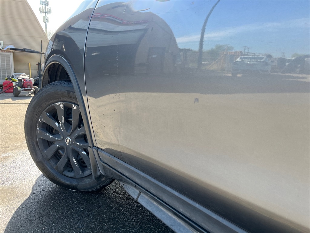 Vehicle image 28 of 36