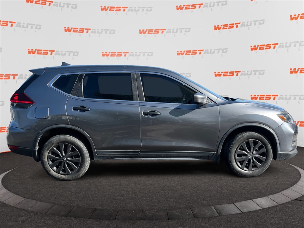 Vehicle image 4 of 36