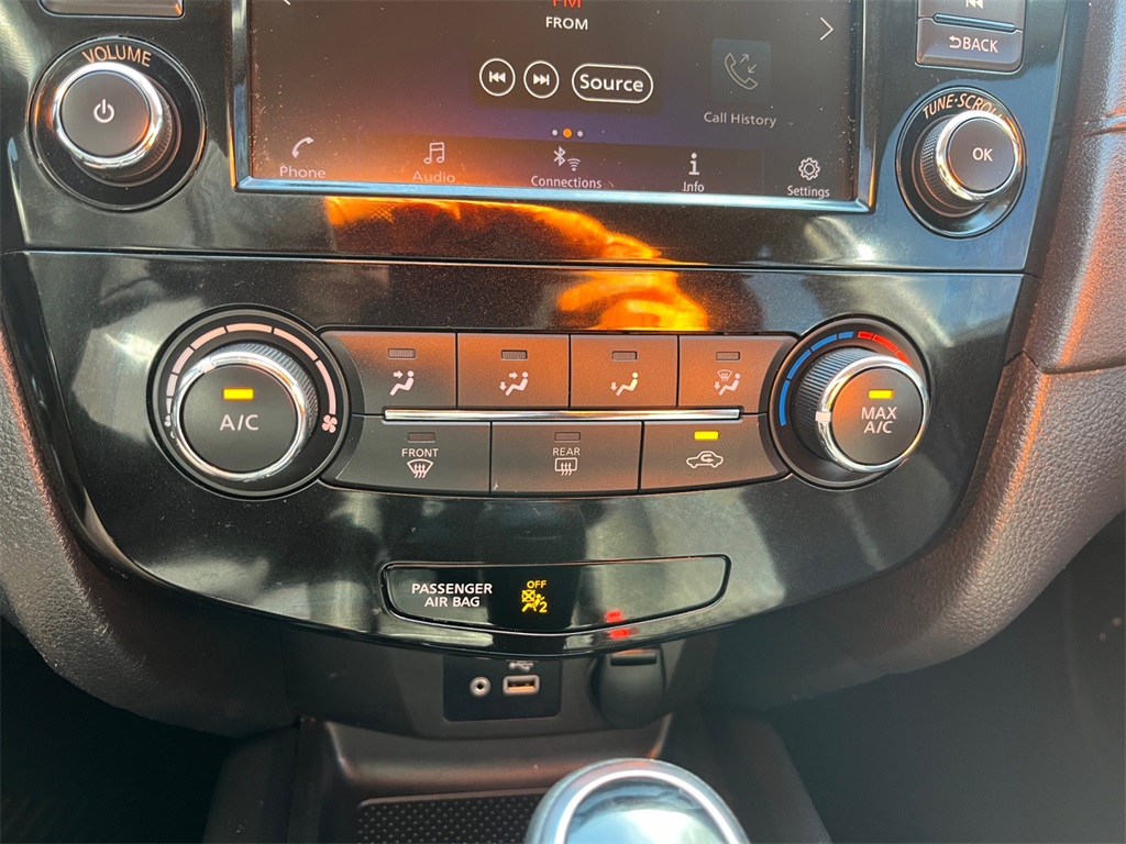 Vehicle image 23 of 36