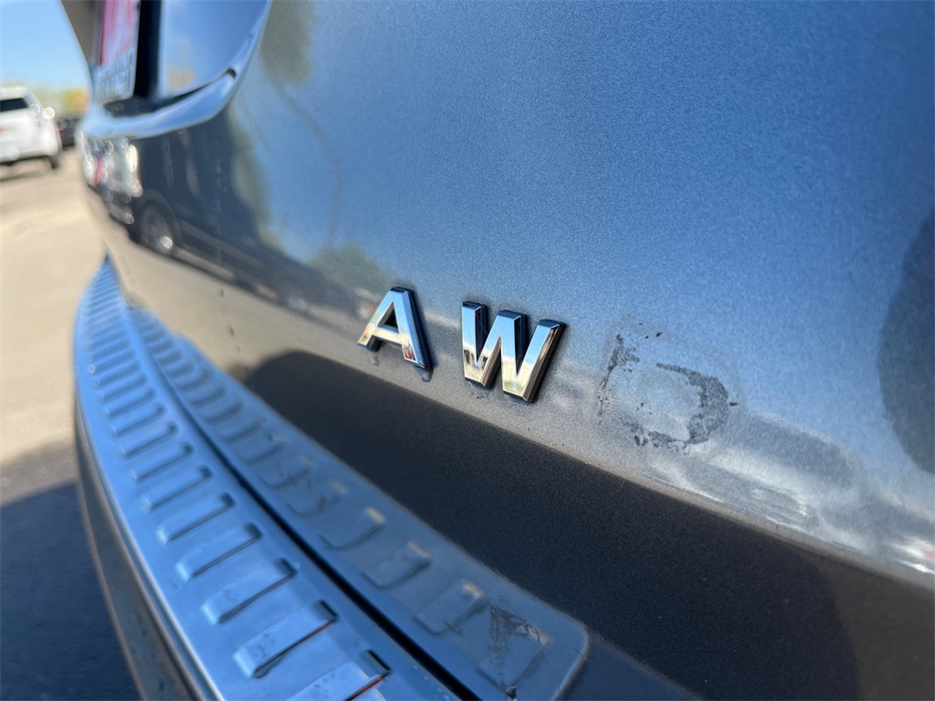 Vehicle image 27 of 36