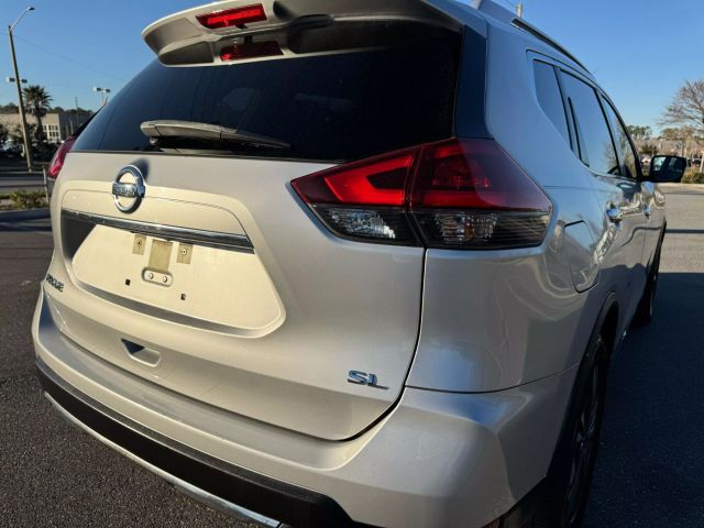 Vehicle image 10 of 34