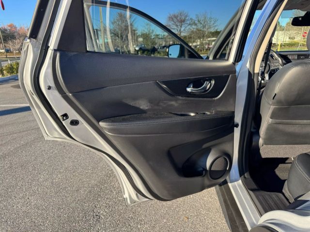 Vehicle image 19 of 34
