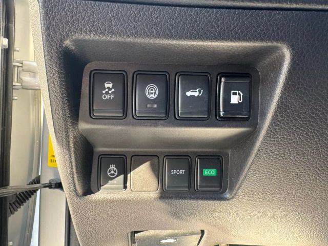 Vehicle image 28 of 34