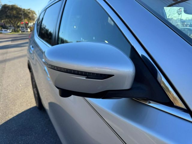 Vehicle image 32 of 34