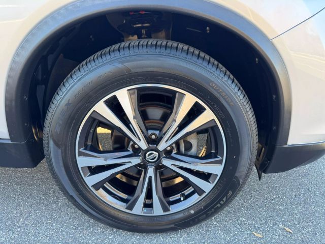 Vehicle image 23 of 34