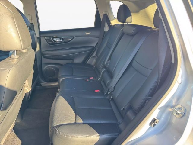 Vehicle image 16 of 34