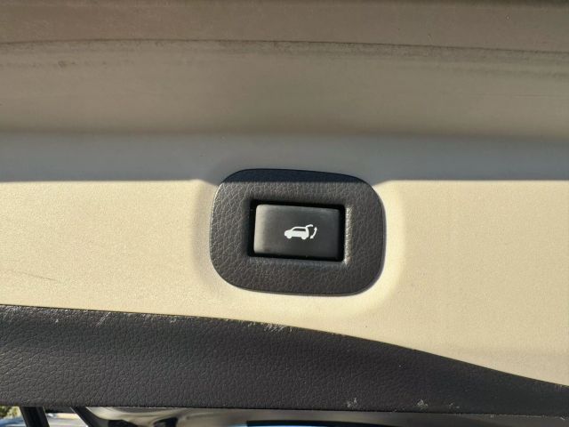 Vehicle image 26 of 34