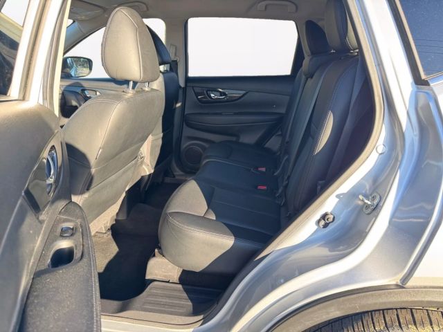 Vehicle image 14 of 34