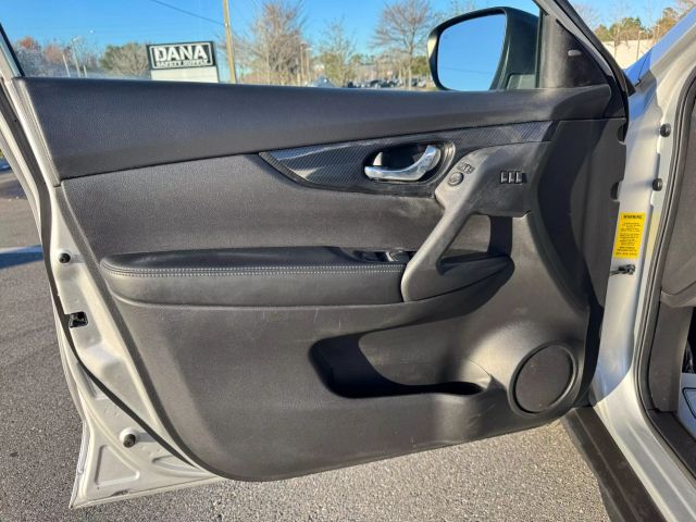 Vehicle image 18 of 34