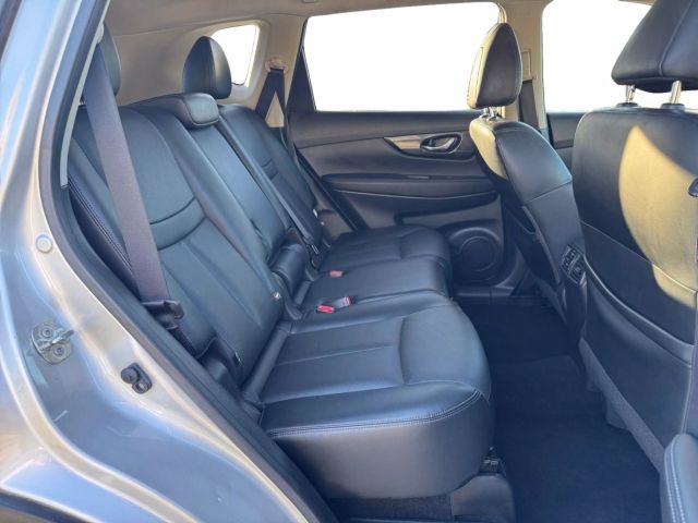 Vehicle image 17 of 34