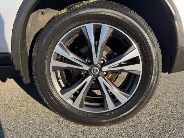 Vehicle image 20 of 34