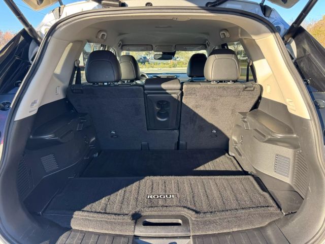 Vehicle image 27 of 34