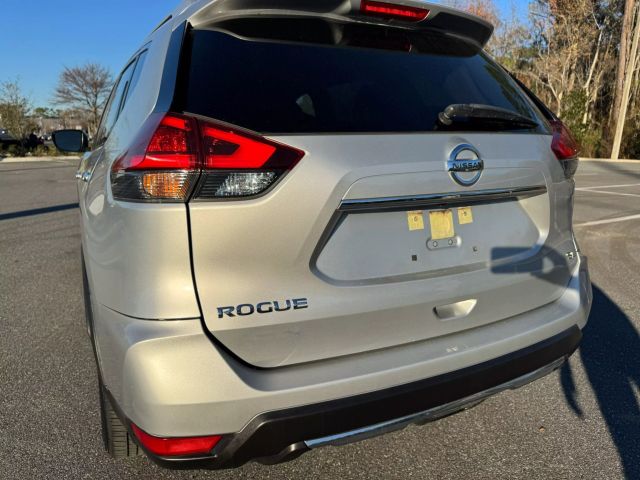 Vehicle image 11 of 34