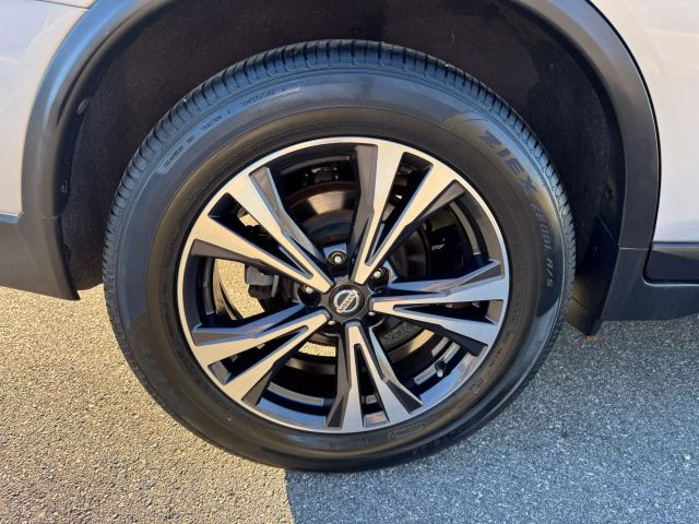 Vehicle image 24 of 34