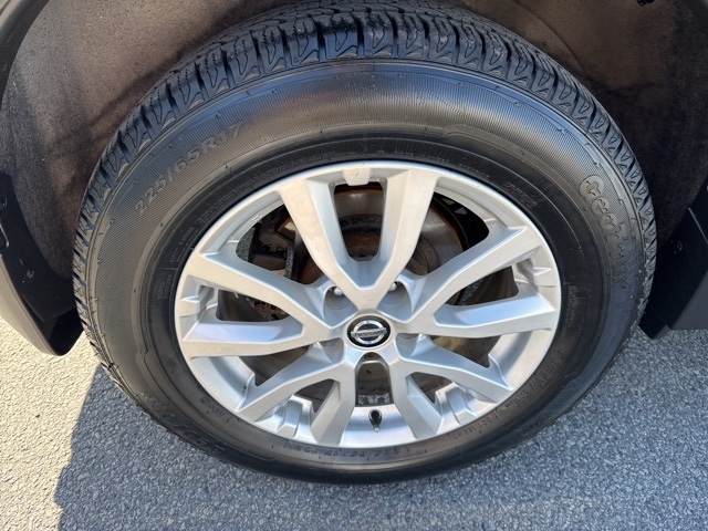 Vehicle image 33 of 34