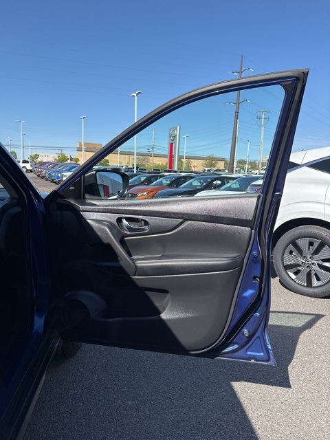Vehicle image 15 of 34