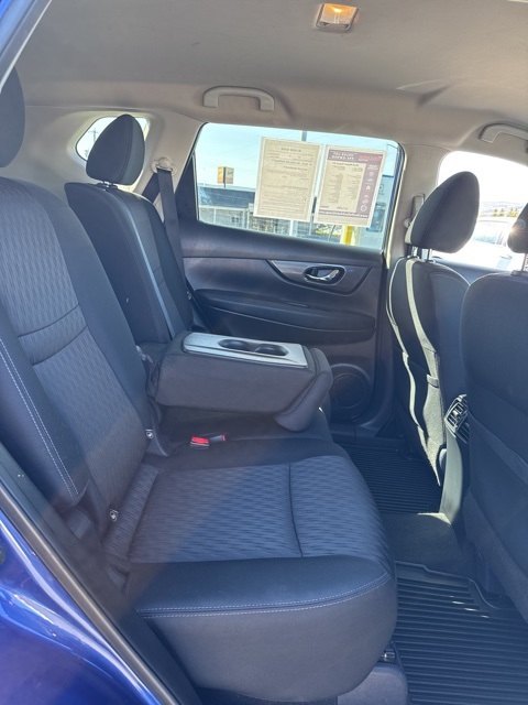 Vehicle image 17 of 34
