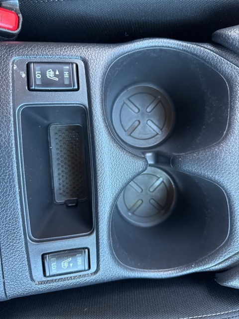 Vehicle image 25 of 34