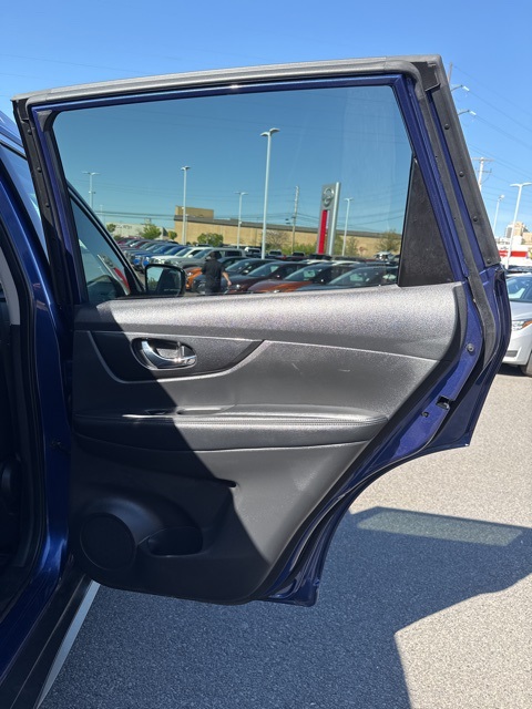 Vehicle image 18 of 34
