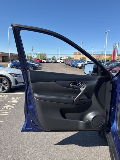Vehicle image 11 of 34