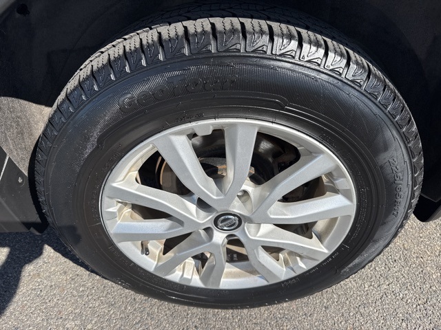 Vehicle image 32 of 34