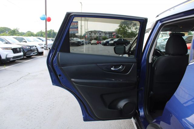 Vehicle image 17 of 29