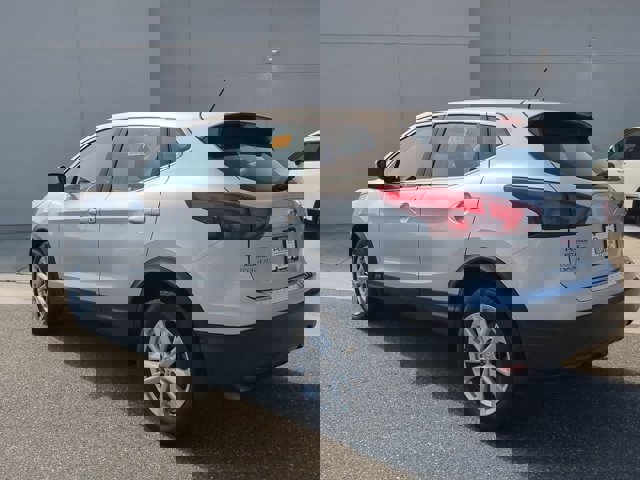 Vehicle image 8 of 25