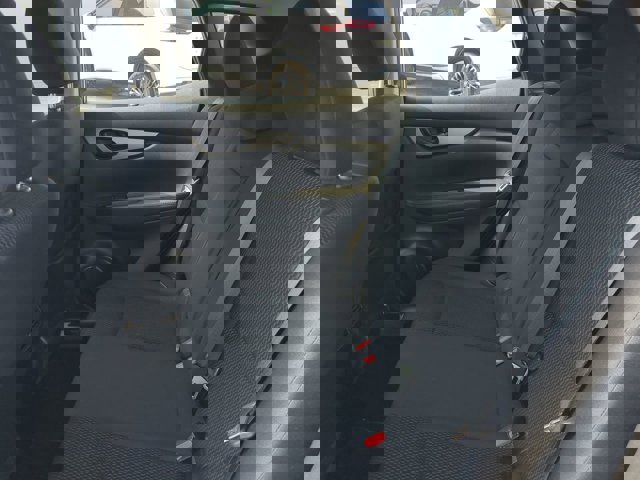 Vehicle image 14 of 25