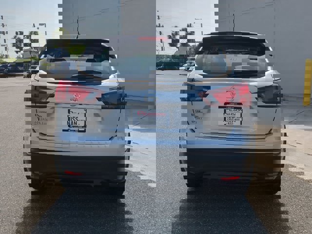 Vehicle image 5 of 25