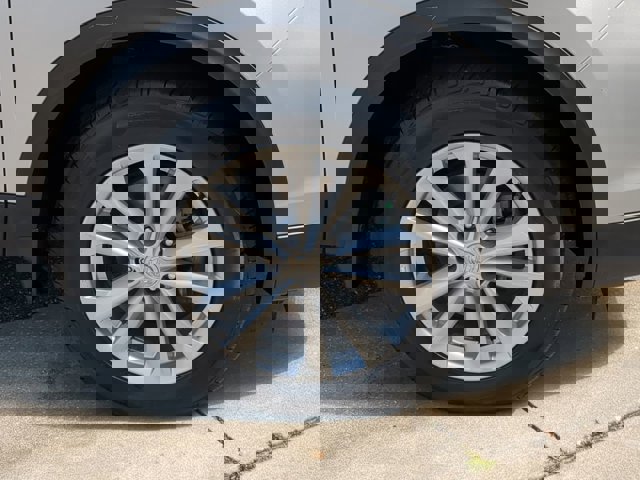 Vehicle image 11 of 25