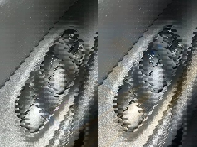 Vehicle image 22 of 25