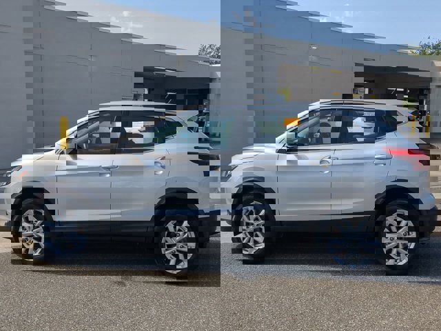Vehicle image 2 of 25