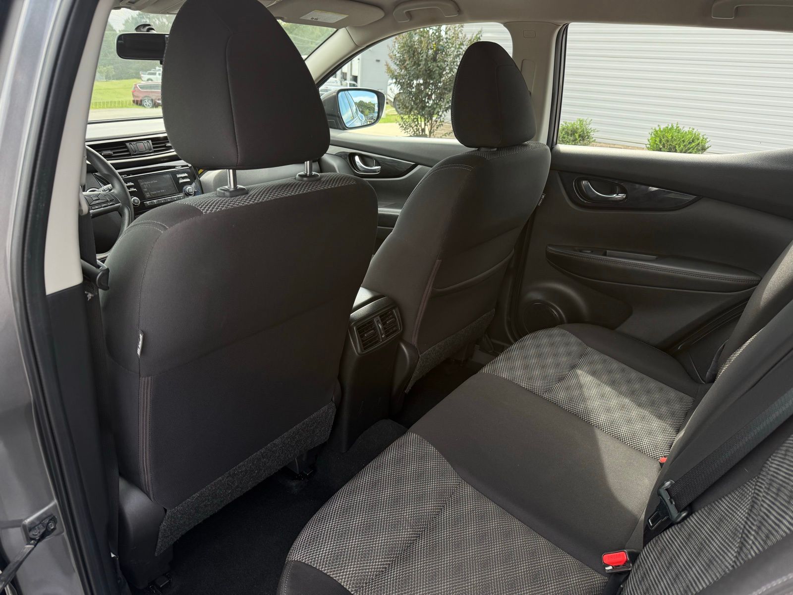 2018 Nissan Rogue Sport SV Image 18 of 36