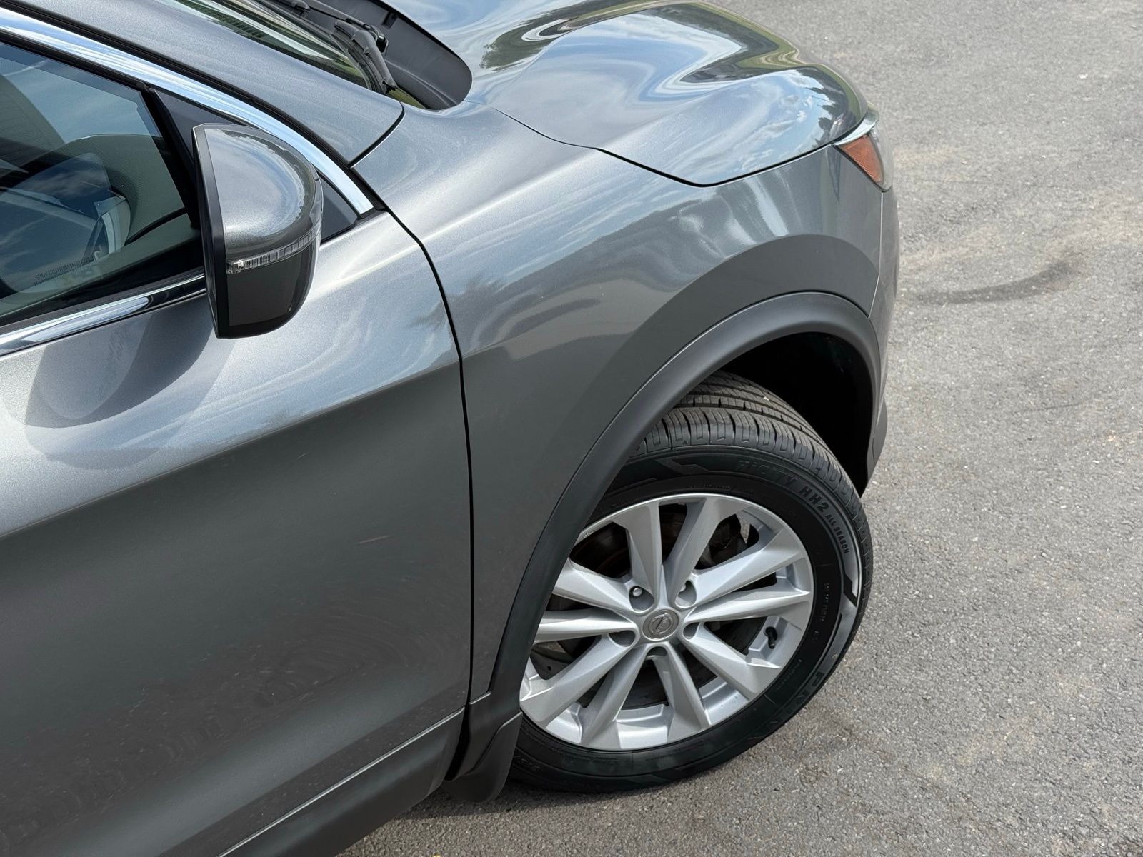 2018 Nissan Rogue Sport SV Image 11 of 36