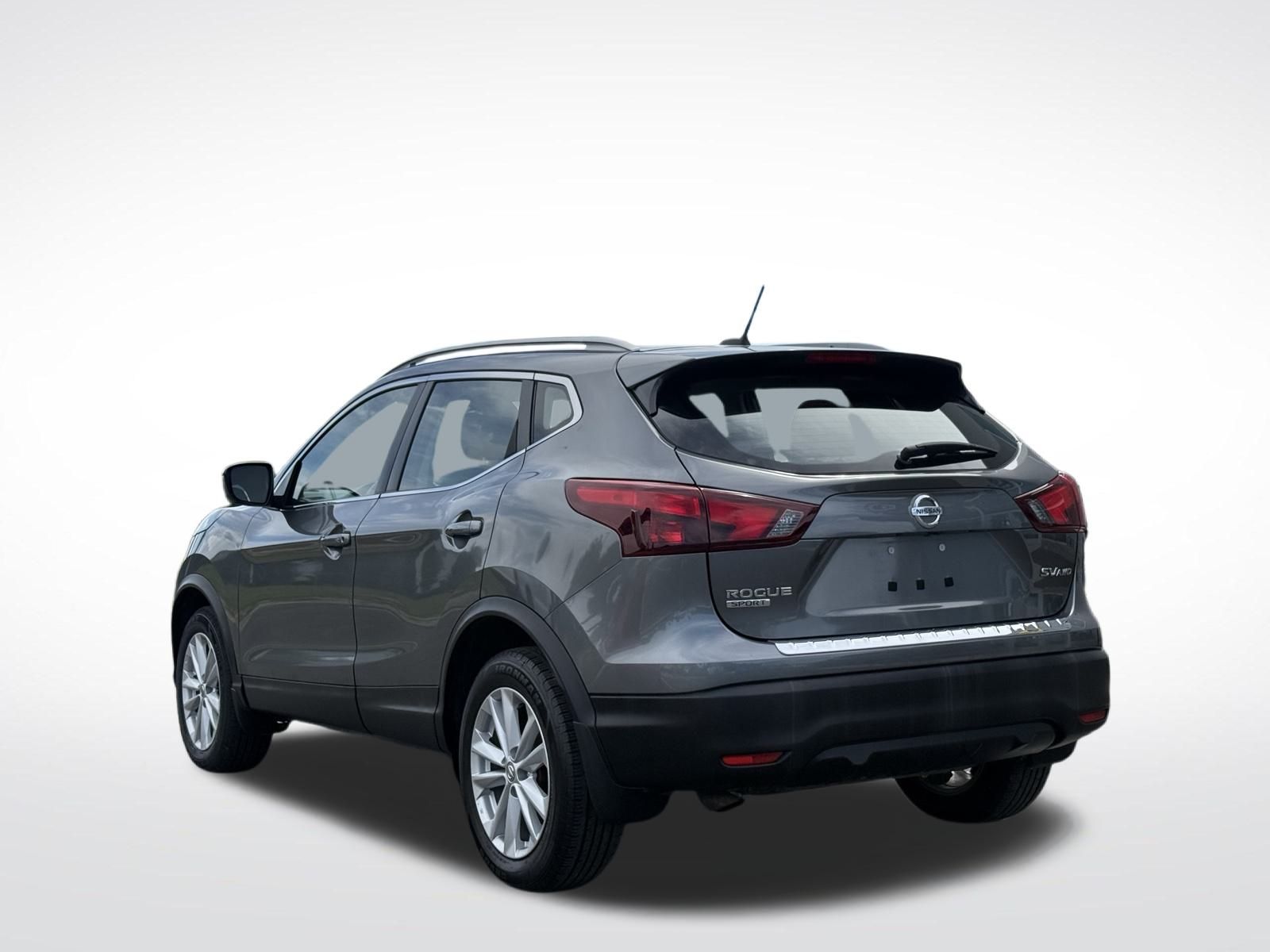 2018 Nissan Rogue Sport SV Image 8 of 36