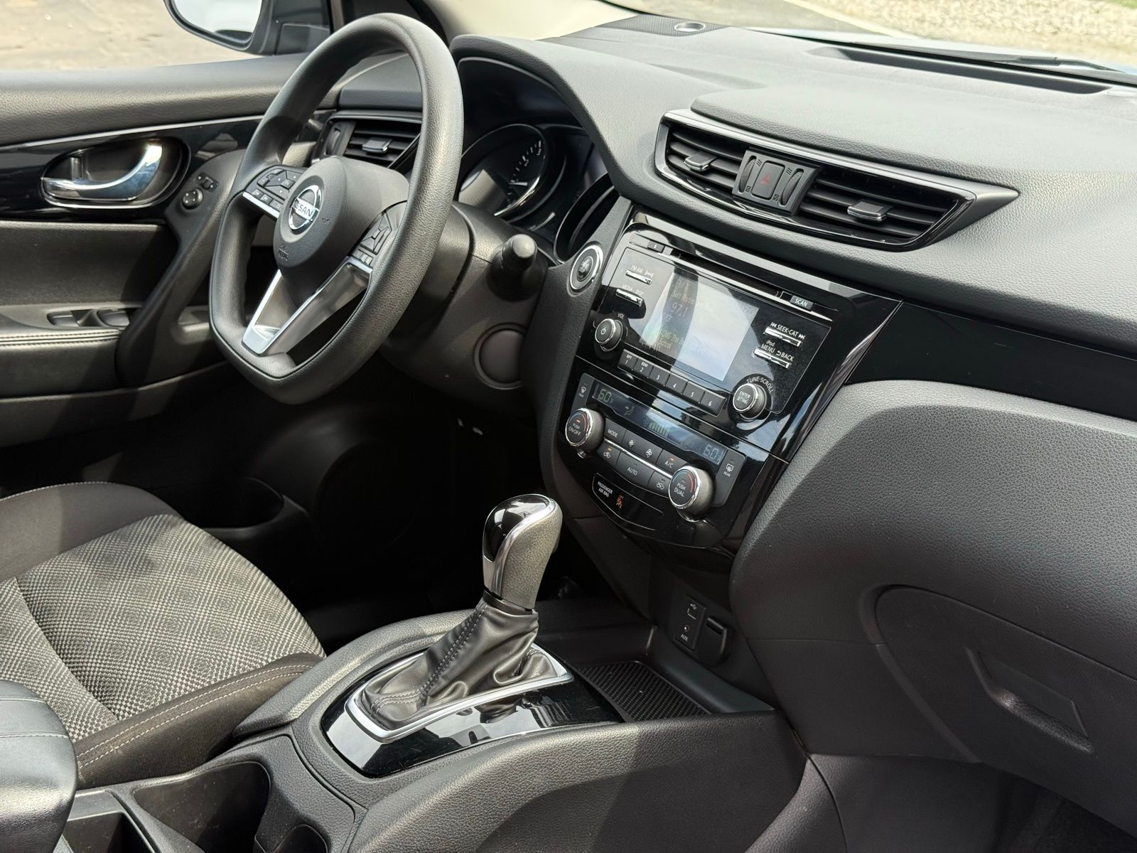 2018 Nissan Rogue Sport SV Image 27 of 36