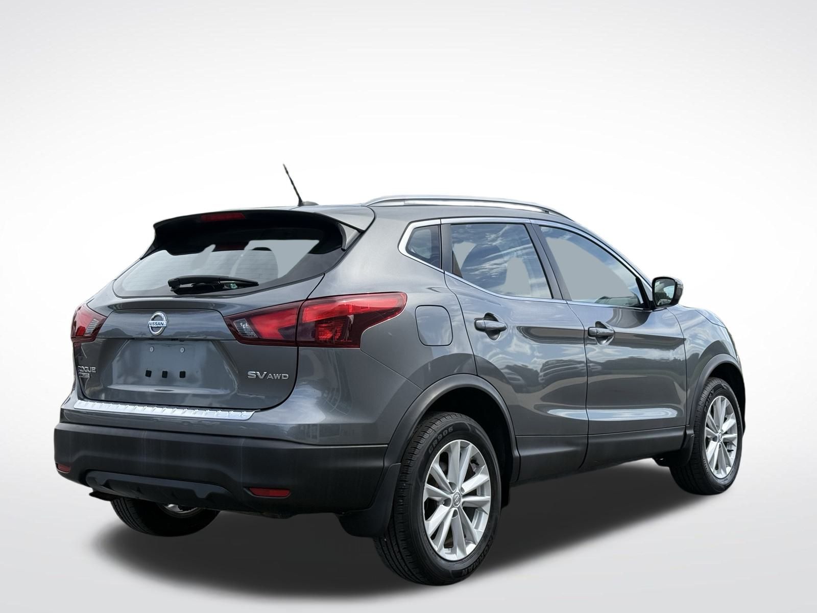 2018 Nissan Rogue Sport SV Image 7 of 36