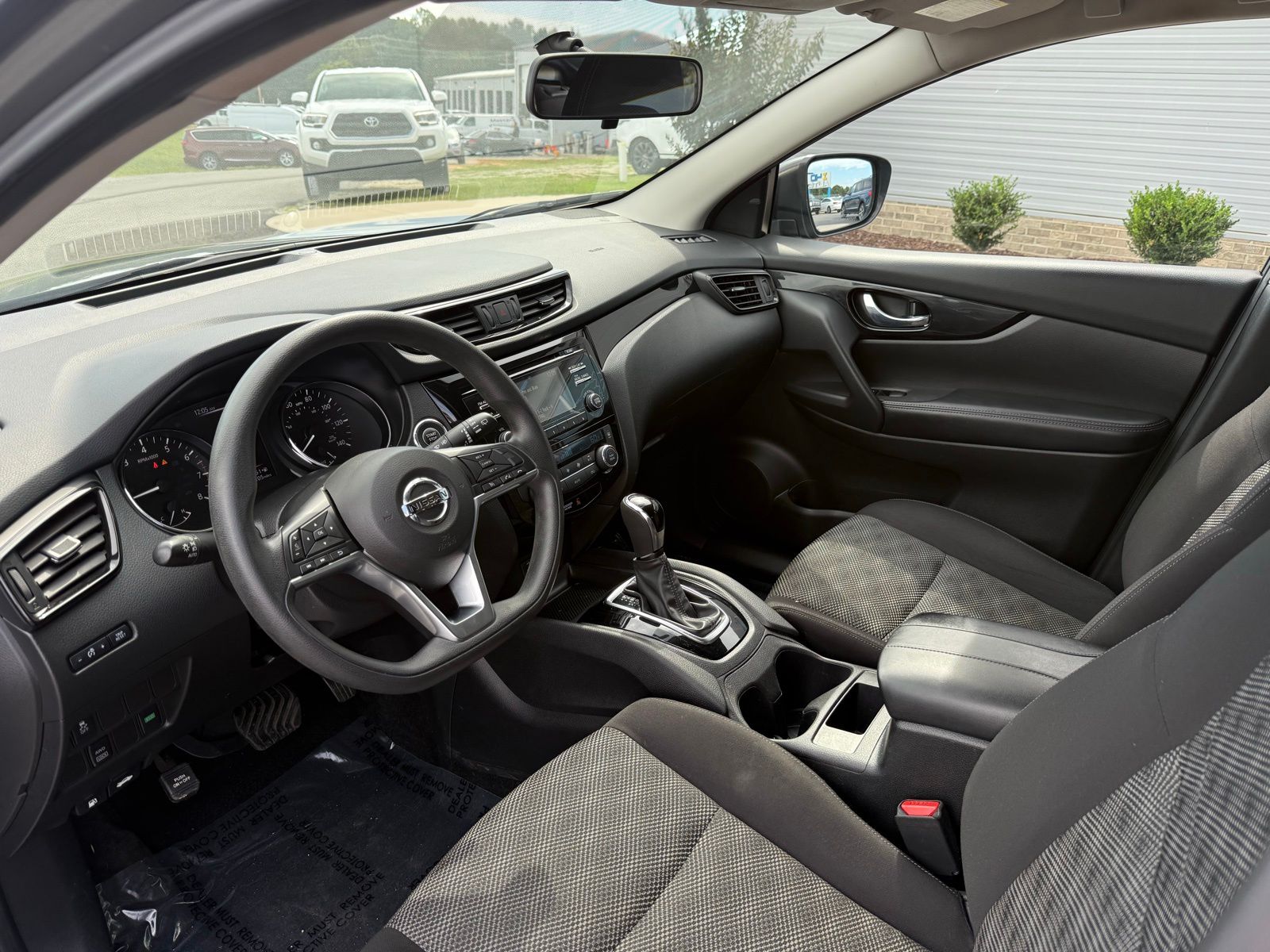 2018 Nissan Rogue Sport SV Image 23 of 36