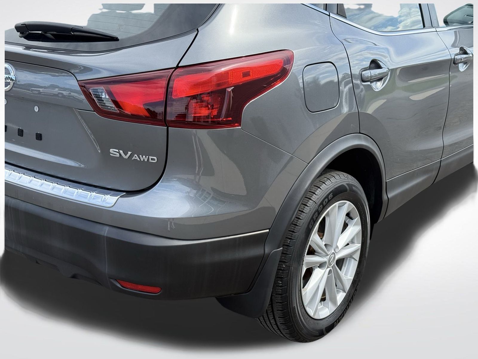 2018 Nissan Rogue Sport SV Image 6 of 36