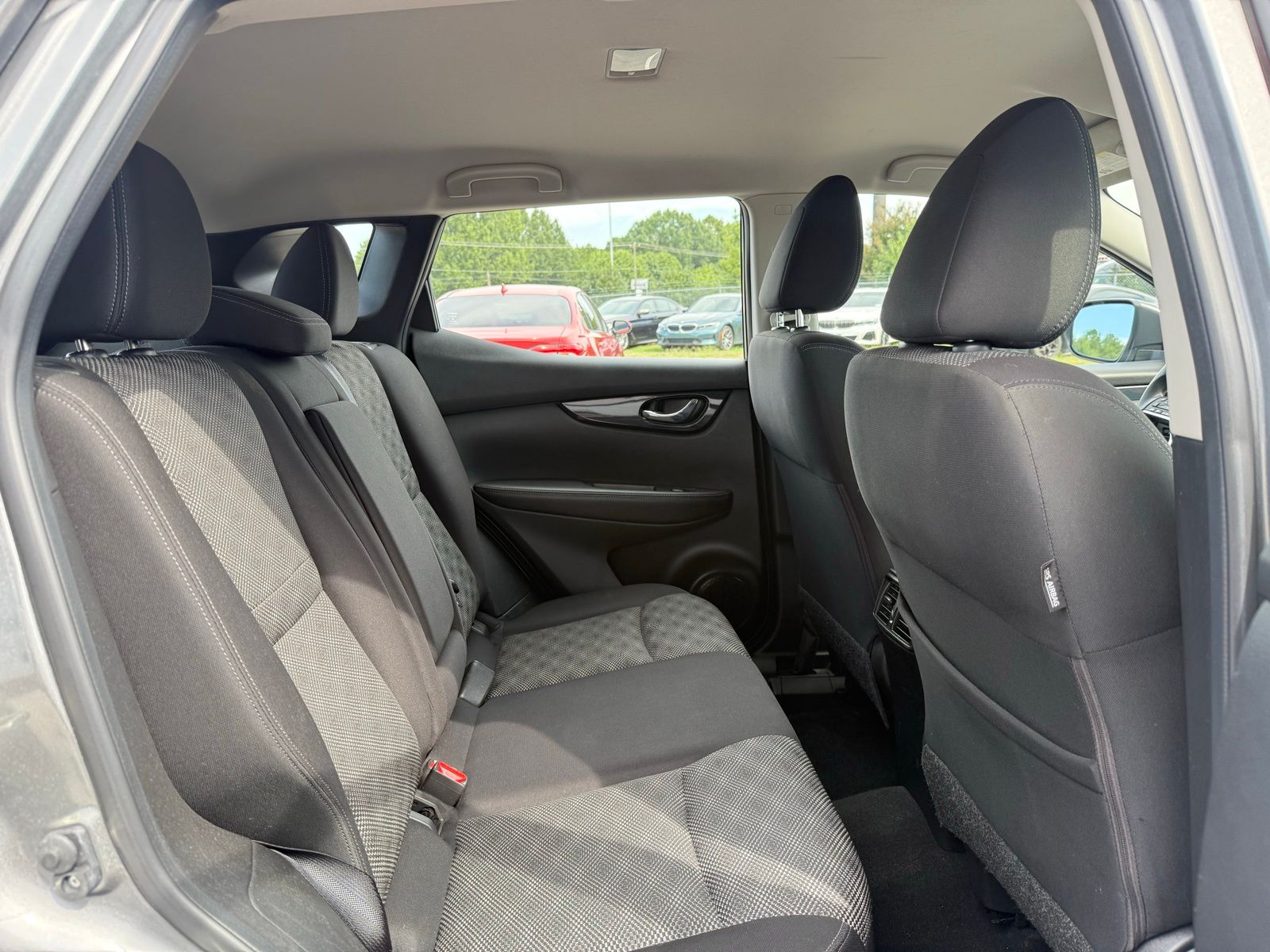 2018 Nissan Rogue Sport SV Image 15 of 36