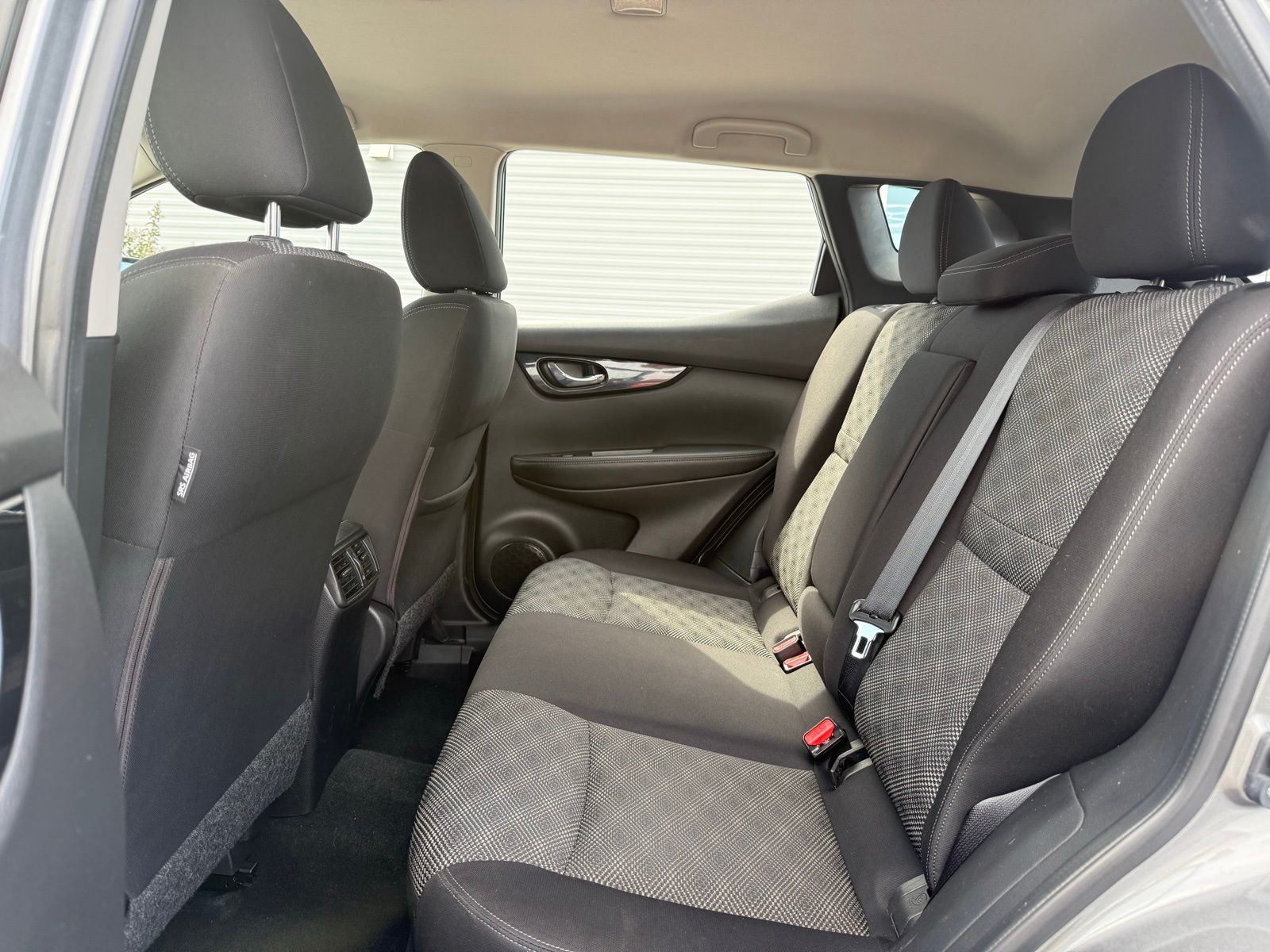 2018 Nissan Rogue Sport SV Image 14 of 36