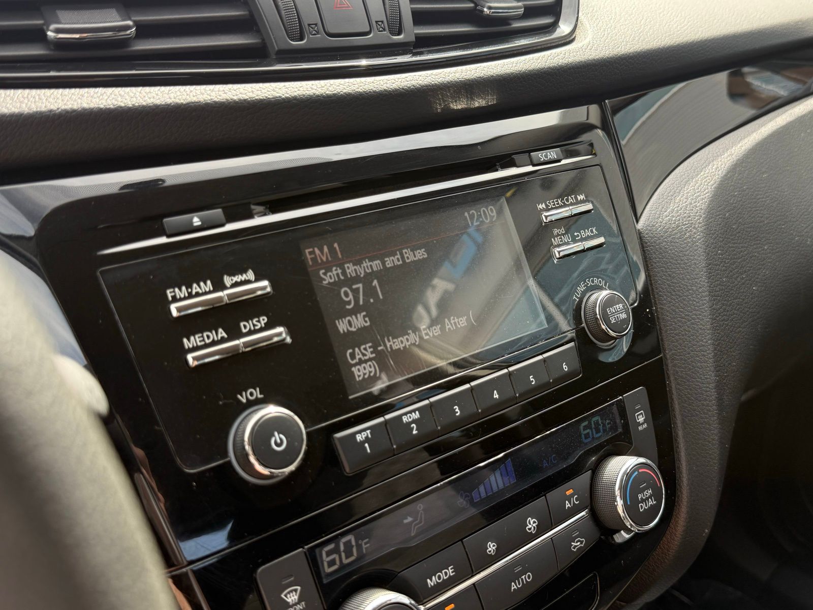 2018 Nissan Rogue Sport SV Image 31 of 36